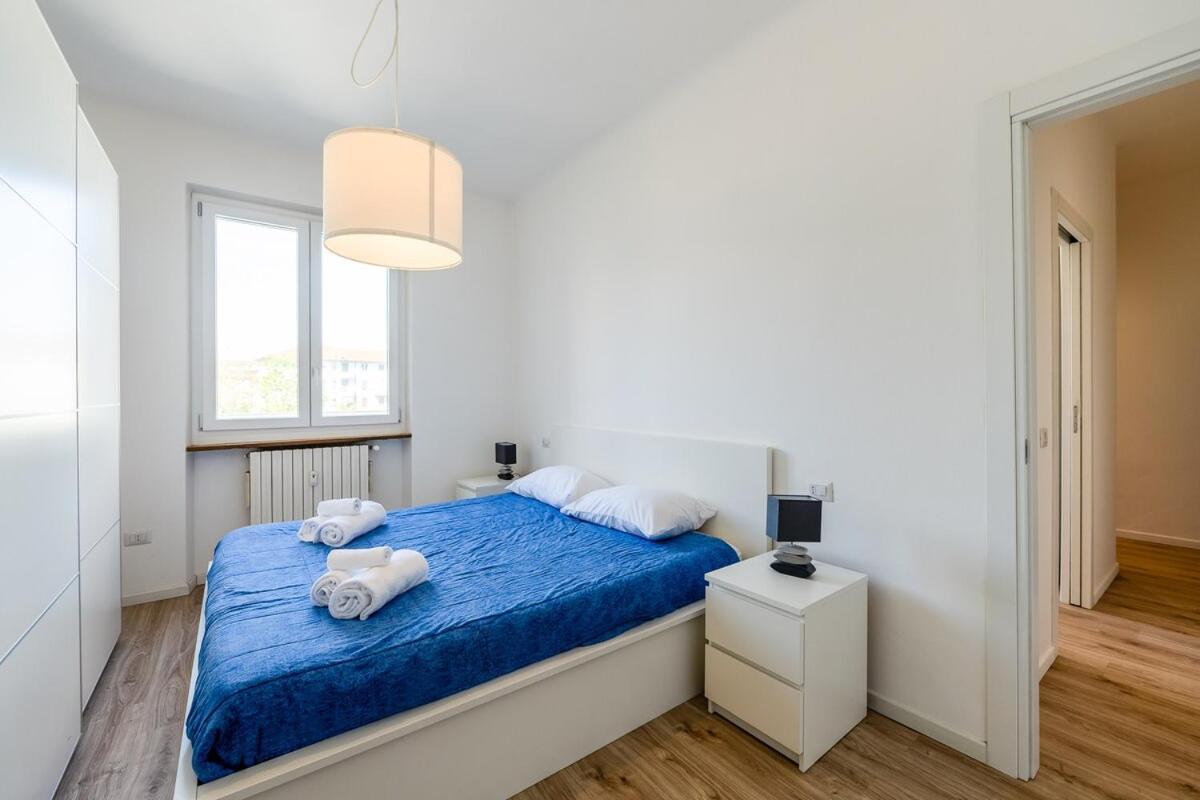 Spacious And Bright In Porta Vittoria Apartment